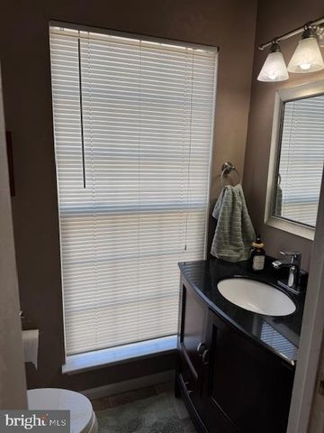 6357 REGAL OAK DR, Springfield, VA 22152