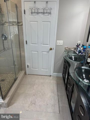 6357 REGAL OAK DR, Springfield, VA 22152