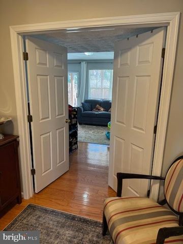 6357 REGAL OAK DR, Springfield, VA 22152