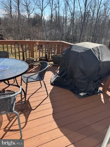 6357 REGAL OAK DR, Springfield, VA 22152