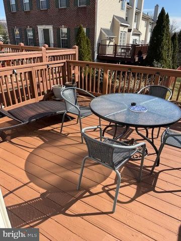 6357 REGAL OAK DR, Springfield, VA 22152