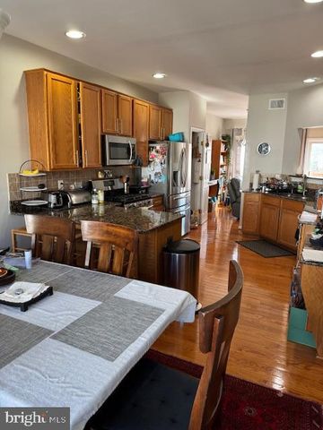 6357 REGAL OAK DR, Springfield, VA 22152