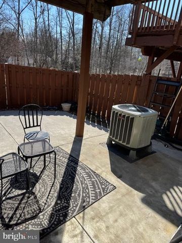 6357 REGAL OAK DR, Springfield, VA 22152