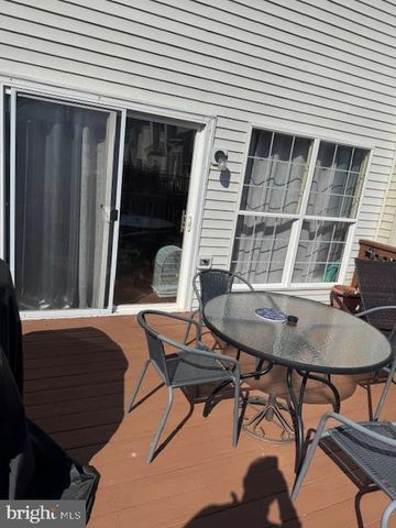 6357 REGAL OAK DR, Springfield, VA 22152