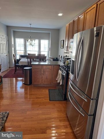 6357 REGAL OAK DR, Springfield, VA 22152