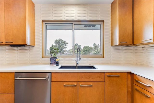 2420 N Dellrose St, Wichita, KS 67220