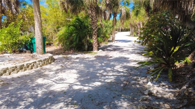 39 BAYSHORE CIRCLE, Placida, FL 33946