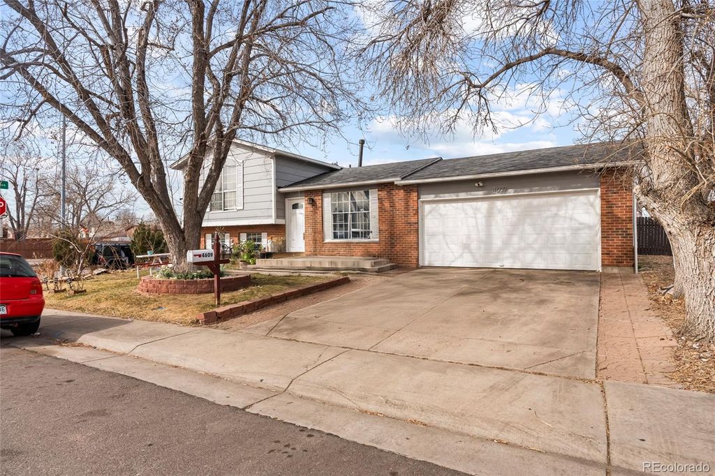 4609 Fontana Way, Denver, CO 80239