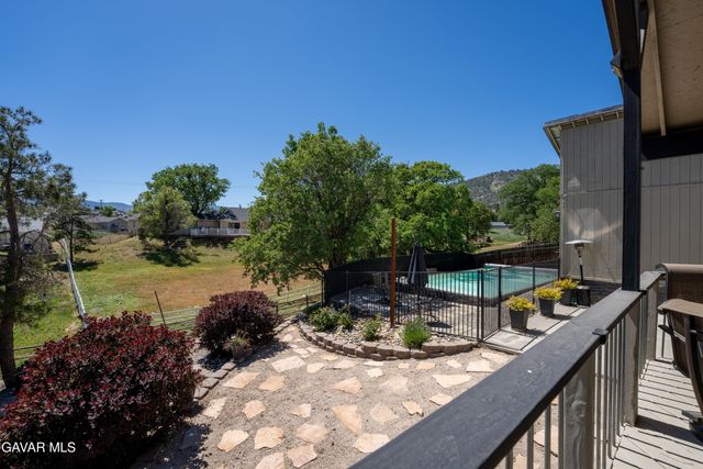 21020 White Pine Drive, Tehachapi, CA 93561