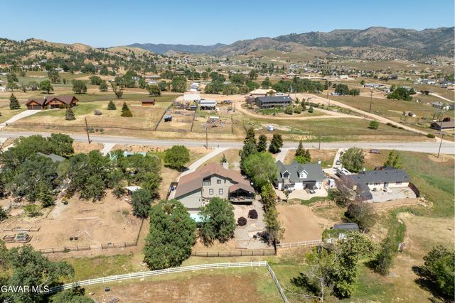21020 White Pine Drive, Tehachapi, CA 93561