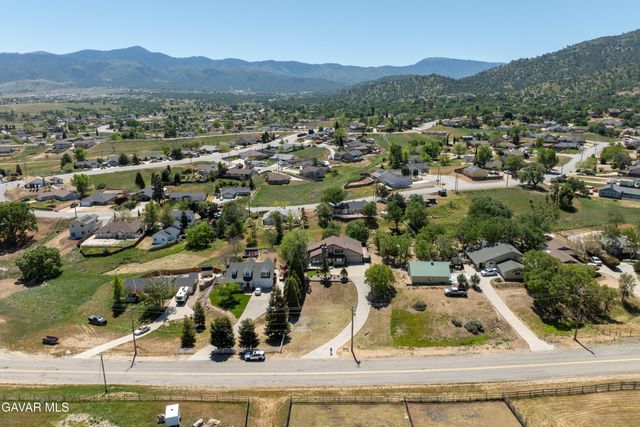 21020 White Pine Drive, Tehachapi, CA 93561