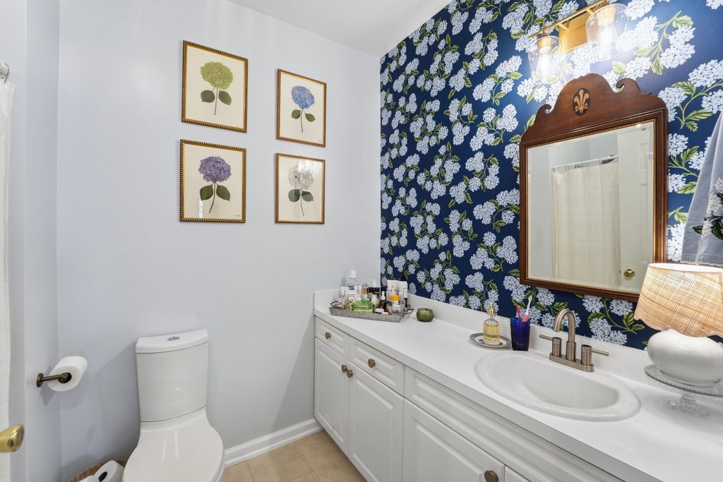 Image 14 of property listing at 1423 Telfair Way, Charleston, SC 29412