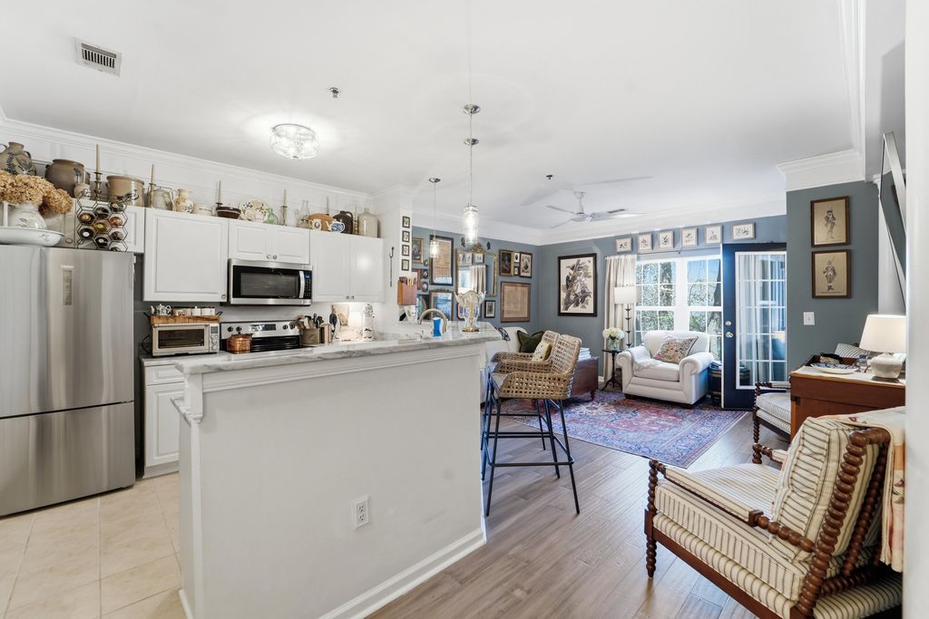 Image 17 of property listing at 1423 Telfair Way, Charleston, SC 29412