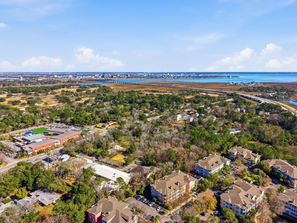 Image 2 of property listing at 1423 Telfair Way, Charleston, SC 29412