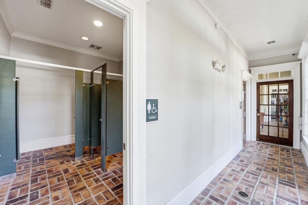 Image 32 of property listing at 1423 Telfair Way, Charleston, SC 29412