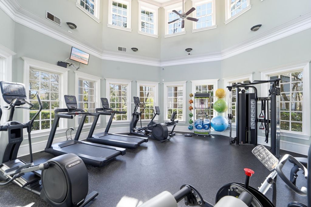 Image 4 of property listing at 1423 Telfair Way, Charleston, SC 29412