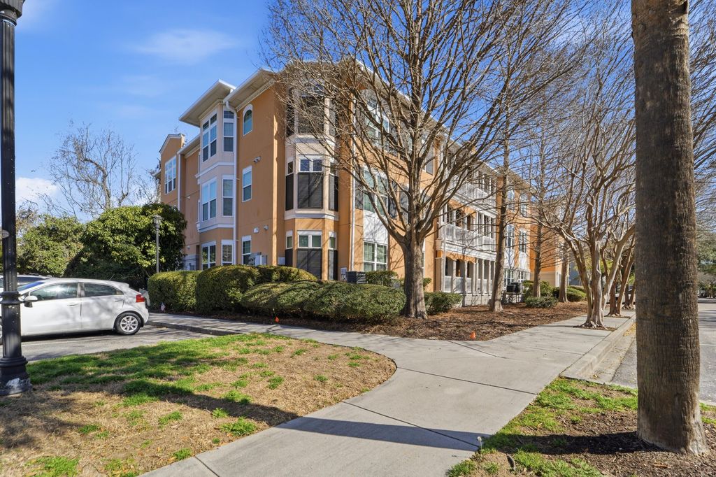 Image 40 of property listing at 1423 Telfair Way, Charleston, SC 29412