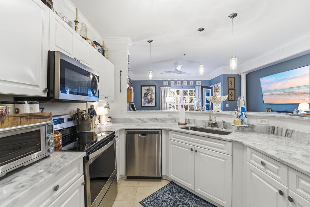 Image 8 of property listing at 1423 Telfair Way, Charleston, SC 29412