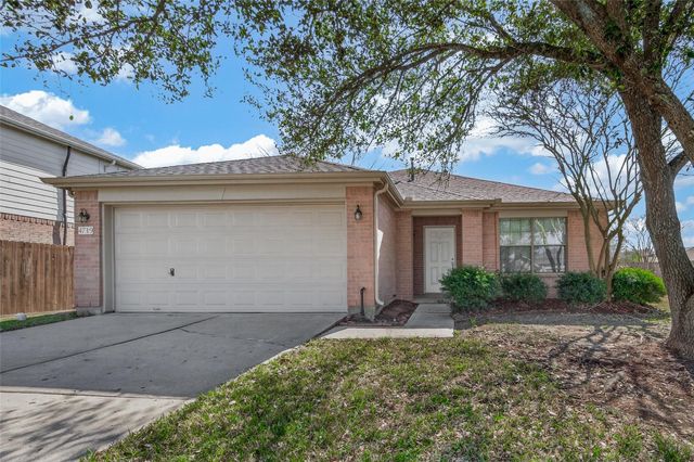 4719 Silver Spruce Lane, Friendswood, TX 77546