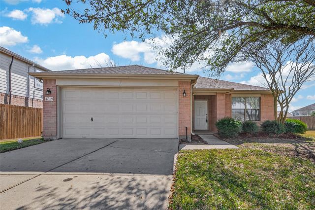 4719 Silver Spruce Lane, Friendswood, TX 77546