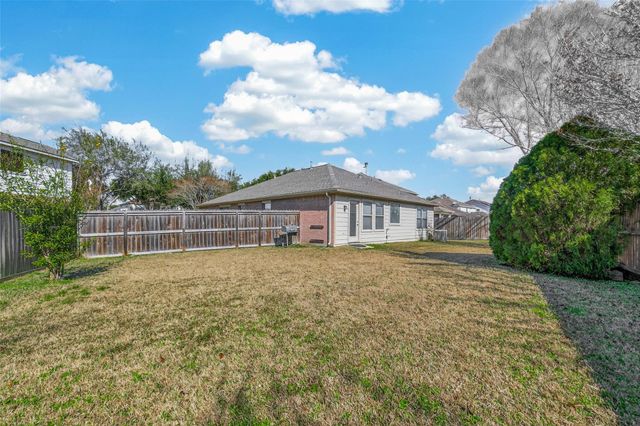 4719 Silver Spruce Lane, Friendswood, TX 77546