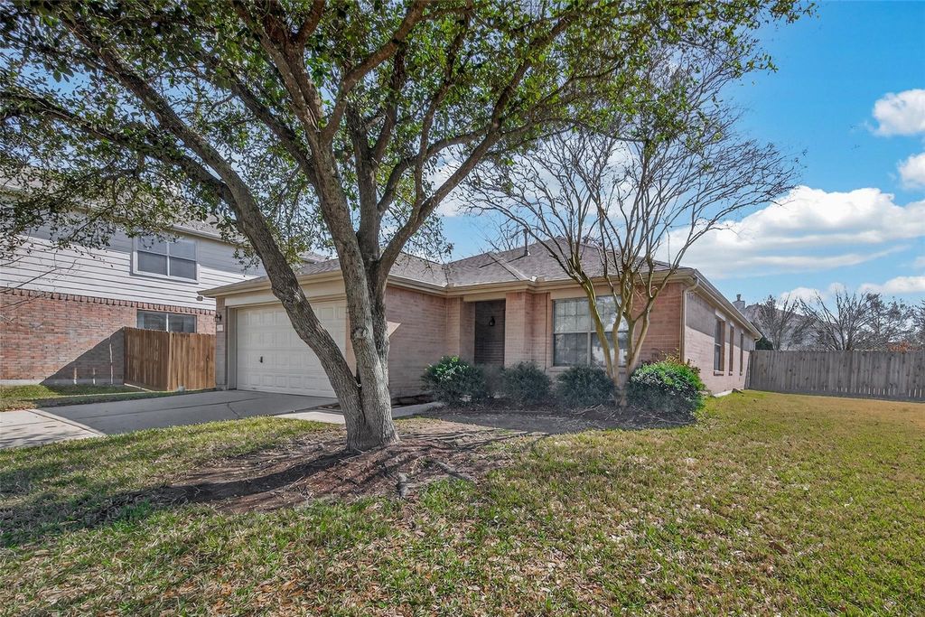 4719 Silver Spruce Lane, Friendswood, TX 77546