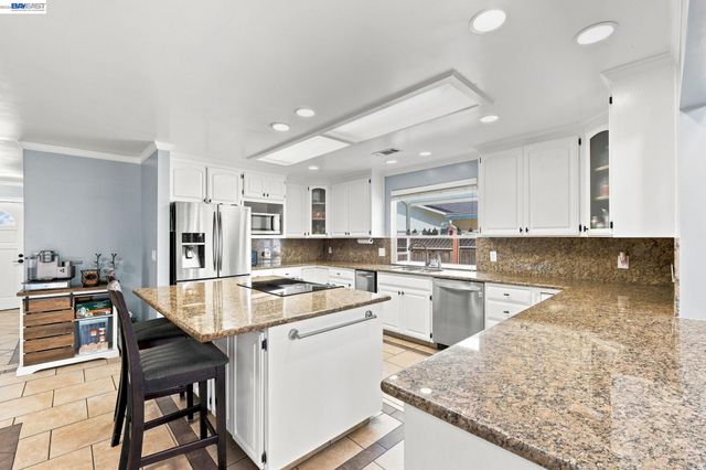 31262 San Andreas Dr, Union City, CA 94587