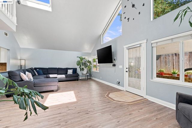 31262 San Andreas Dr, Union City, CA 94587