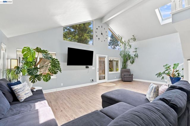 31262 San Andreas Dr, Union City, CA 94587