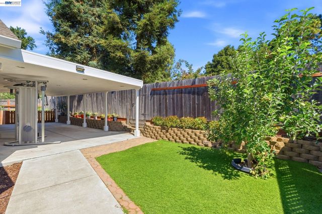 31262 San Andreas Dr, Union City, CA 94587