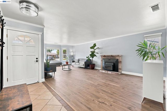 31262 San Andreas Dr, Union City, CA 94587