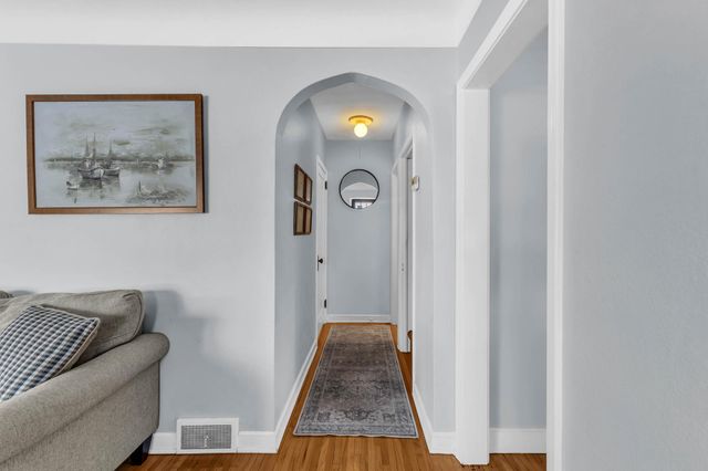 1160 James Avenue, Saint Paul, MN 55105