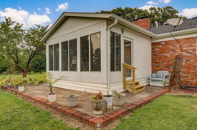 339 S Cedarbrook, Monett, MO 65708