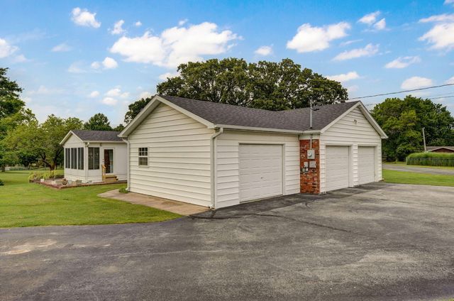 339 S Cedarbrook, Monett, MO 65708