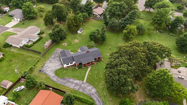 339 S Cedarbrook, Monett, MO 65708