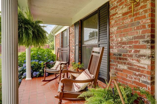 339 S Cedarbrook, Monett, MO 65708