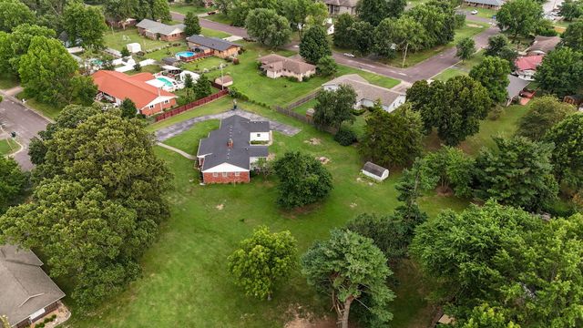 339 S Cedarbrook, Monett, MO 65708