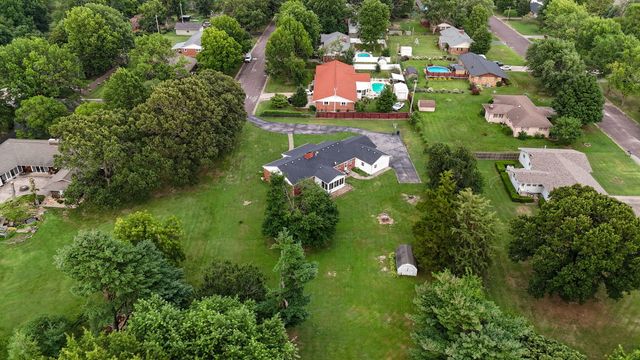 339 S Cedarbrook, Monett, MO 65708