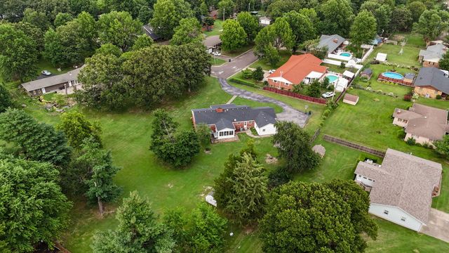 339 S Cedarbrook, Monett, MO 65708