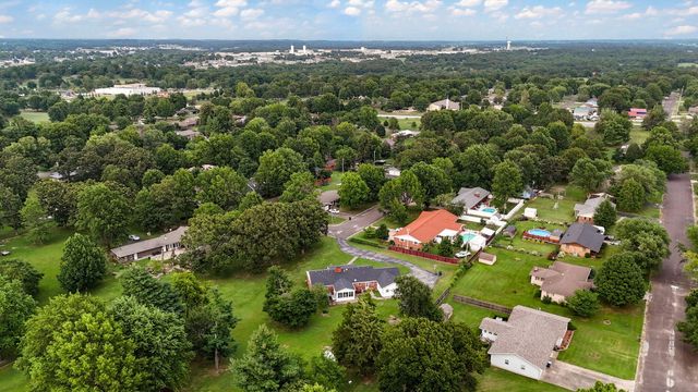 339 S Cedarbrook, Monett, MO 65708