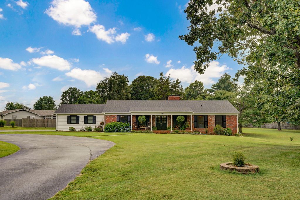 339 S Cedarbrook, Monett, MO 65708