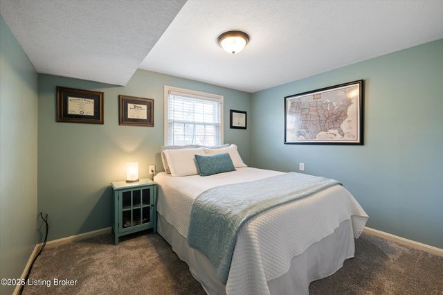 9820 Tiverton Way, Louisville, KY 40242