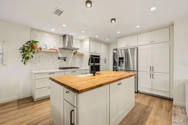 6540 Corte Valdez, Carlsbad, CA 92009