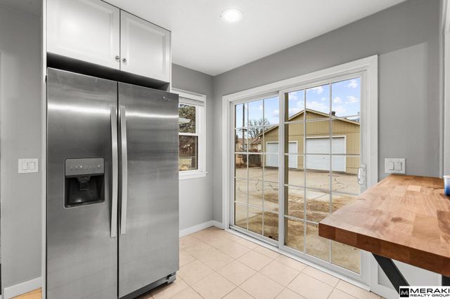 8335 California Street, Omaha, NE 68114