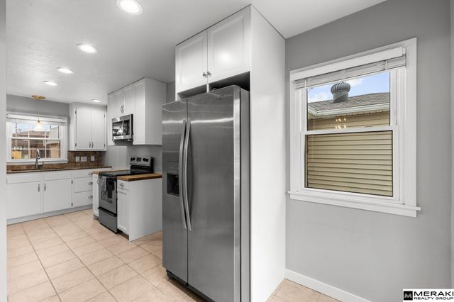 8335 California Street, Omaha, NE 68114