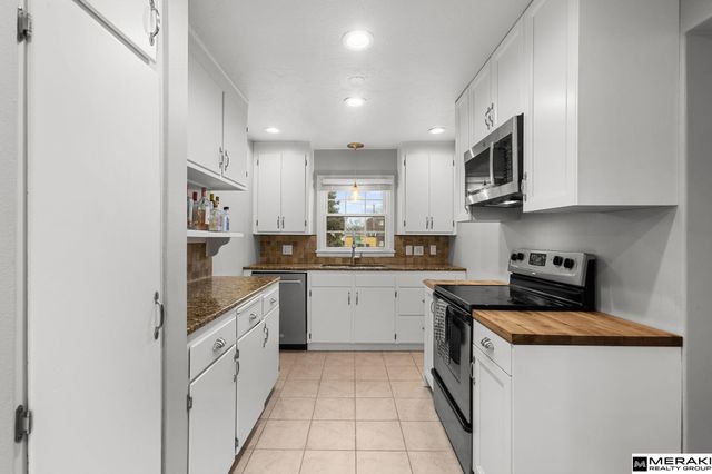 8335 California Street, Omaha, NE 68114