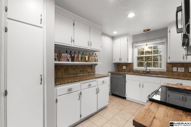 8335 California Street, Omaha, NE 68114