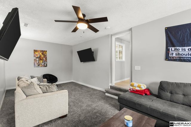 8335 California Street, Omaha, NE 68114