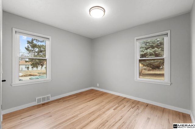 8335 California Street, Omaha, NE 68114