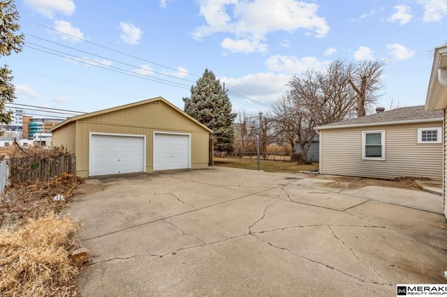 8335 California Street, Omaha, NE 68114